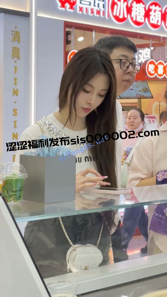 【KFC】短裙美女和闺蜜买奶茶·精装气质型·大哥一直偷看美女【1V】【774M】